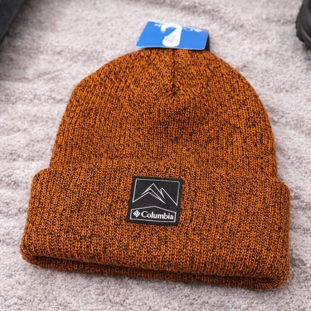 Columbia Whirlibird cuffed beanie NWT